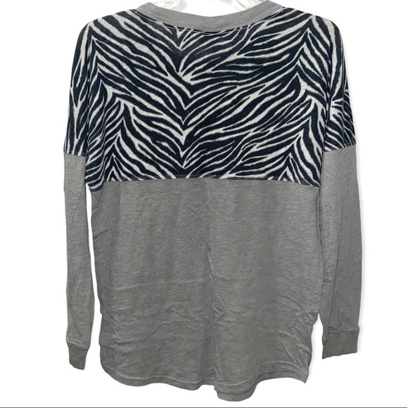 𝅺VICTORIA’S Secret PINK Gray/Black Zebra Long Sleeve Sleep Casual Shirt Size XS - Picture 3 of 3